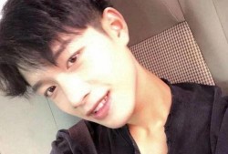 网红吃瓜男帅哥图片,网红吃瓜男帅哥的美食诱惑